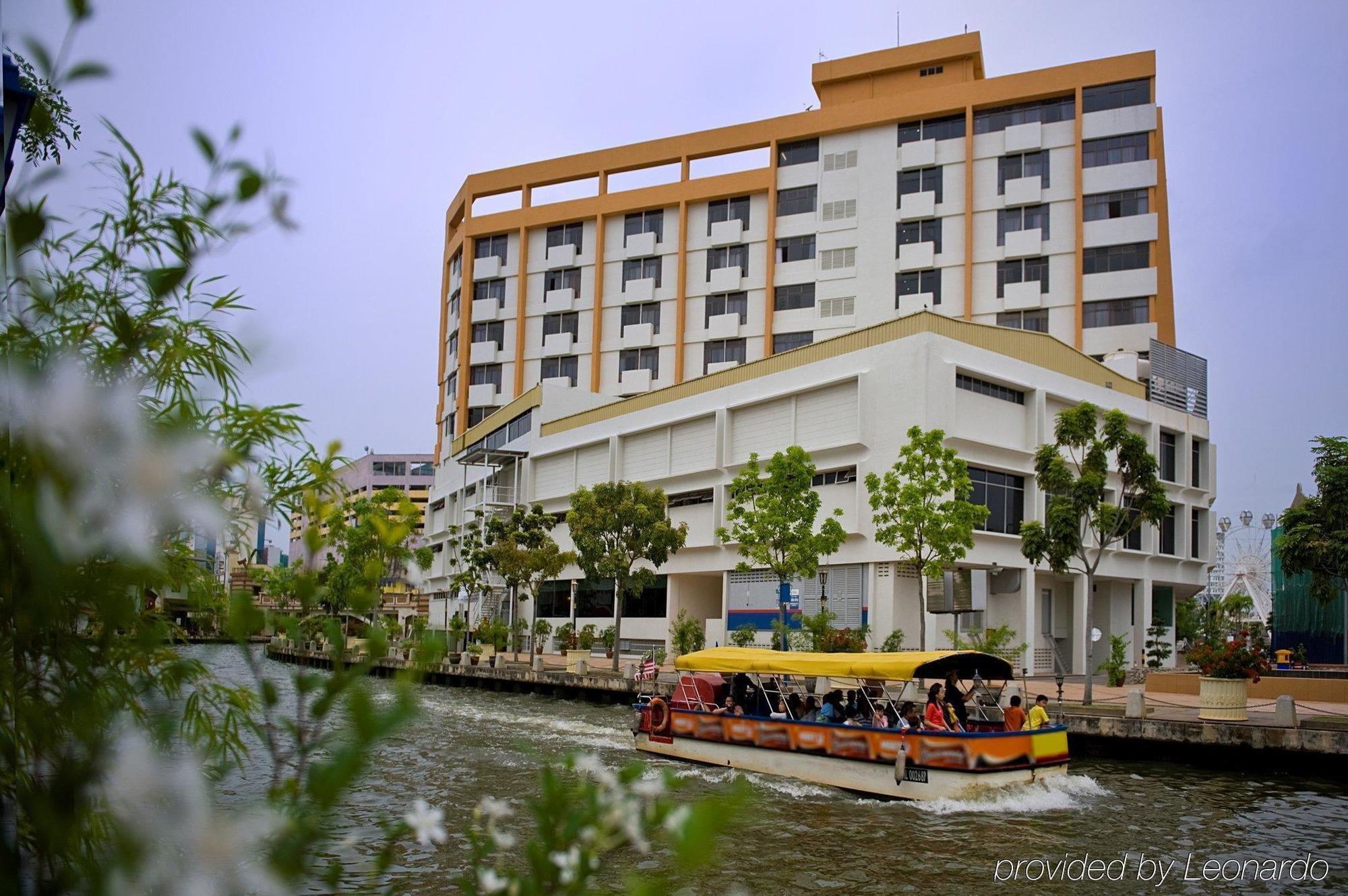 Wana Riverside Hotel Малакка Экстерьер фото