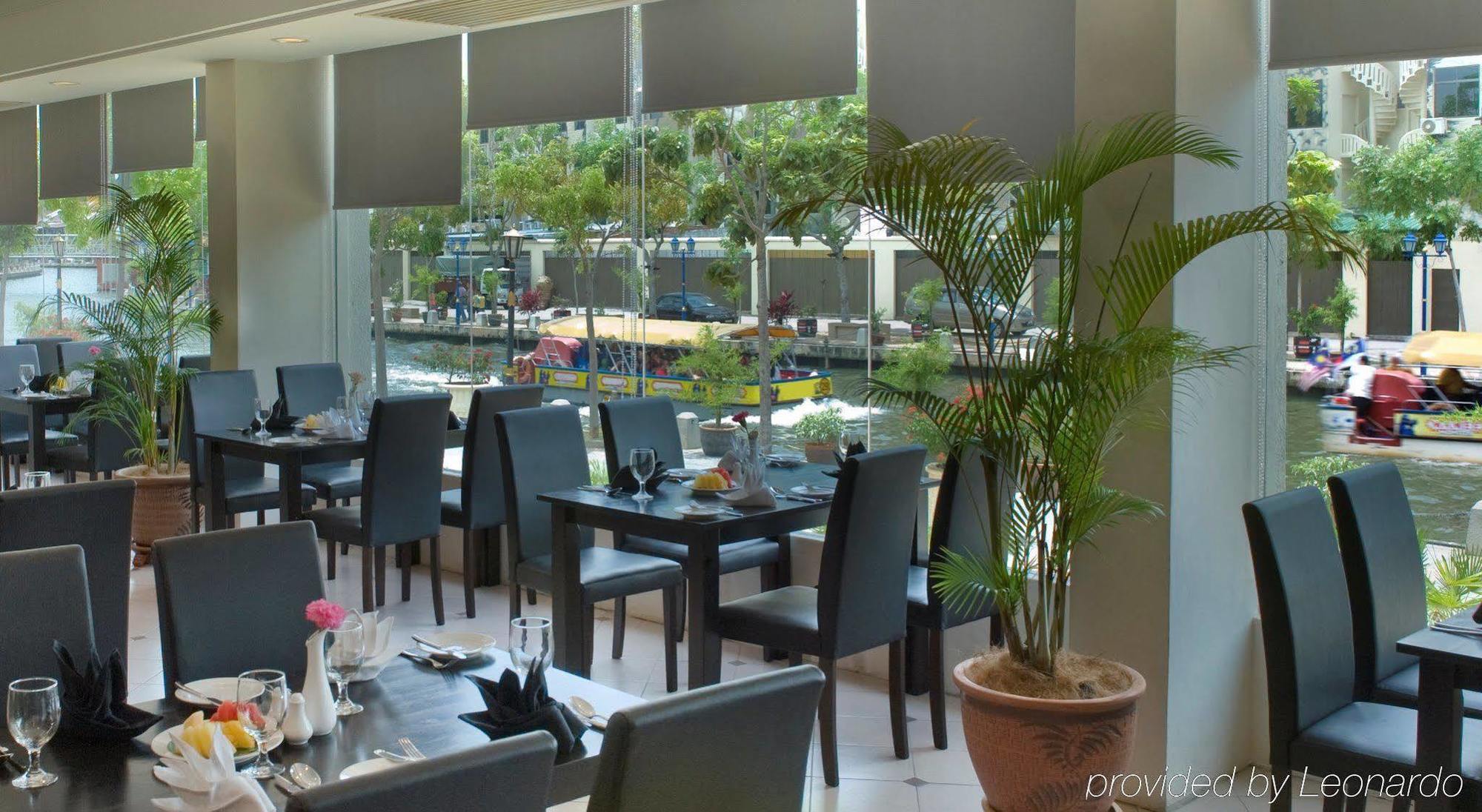 Wana Riverside Hotel Малакка Ресторан фото